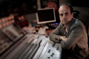 Il compositore, dj e producer inglese Matthew Herbert ha ricevuto la carta bianca dalla direzione artistica di Pomigliano Jazz per realizzare 3 progetti esclusivi